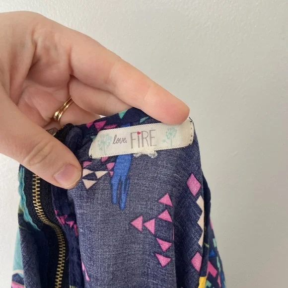 Tropical Floral Crop Top | Lightweight with Half Zipper in the Back - Picture 6 of 7